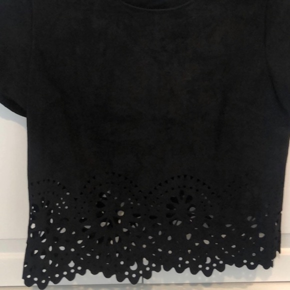 LF vegan suede laser-cut crop top - Picture 5 of 5